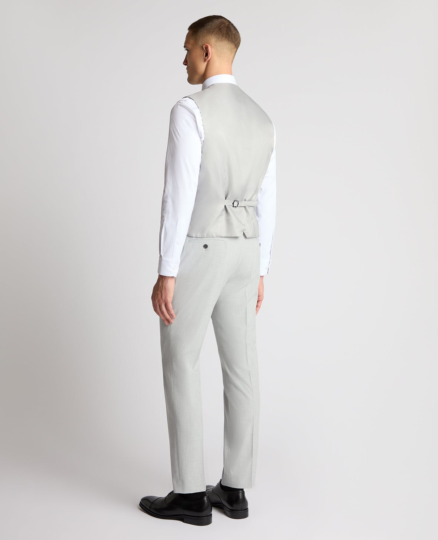 Man wearing a Grey suit