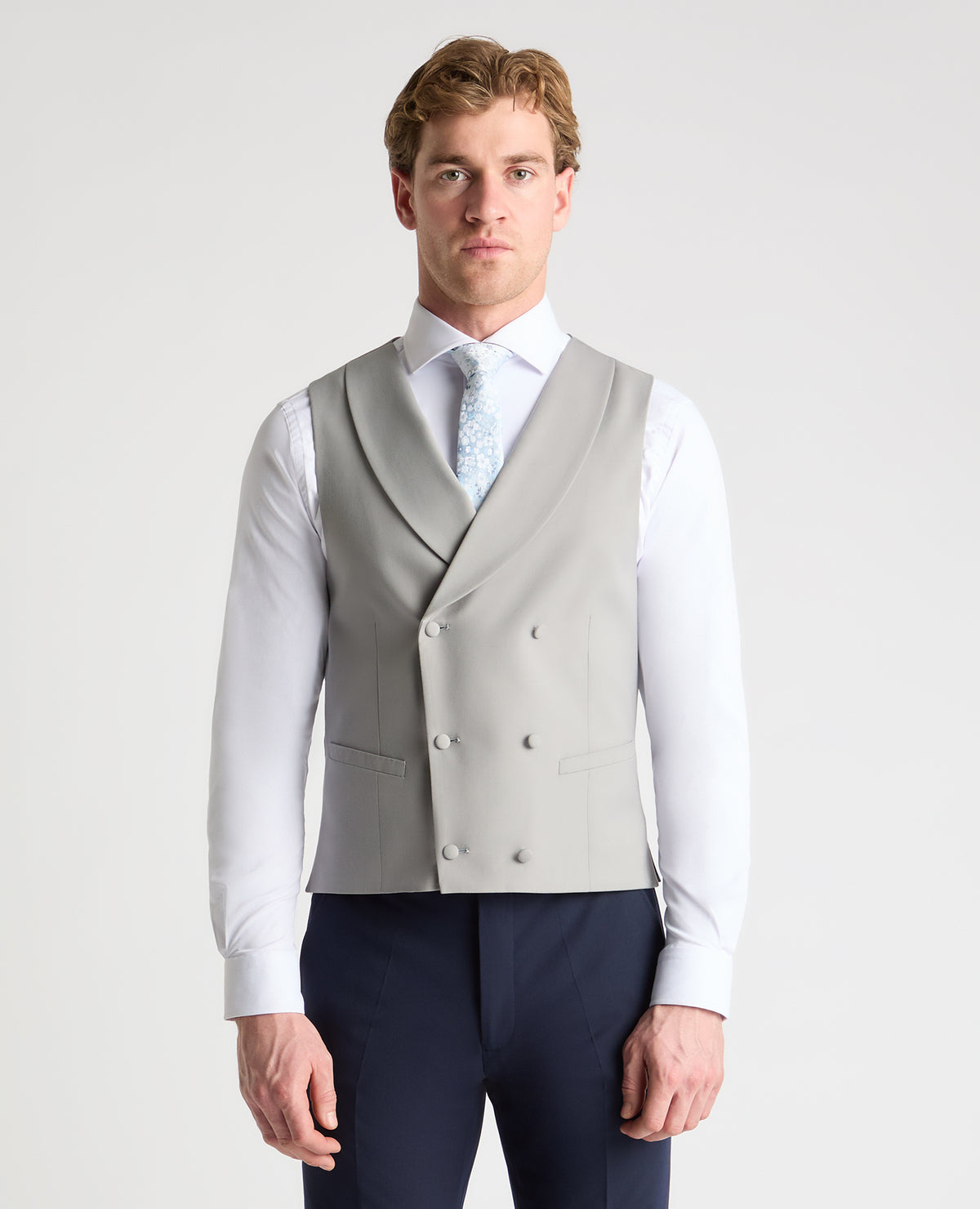 Man wearing a Grey suit