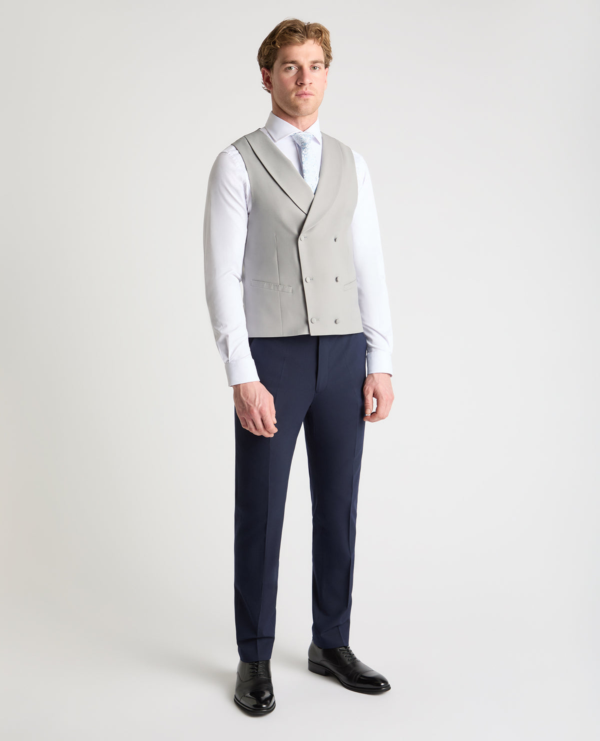 Man wearing a Grey suit