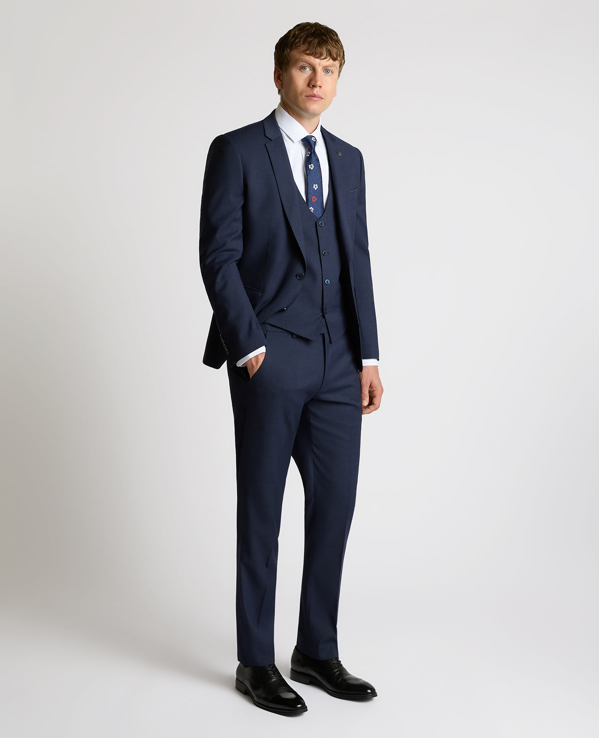 Man wearing a navy suit