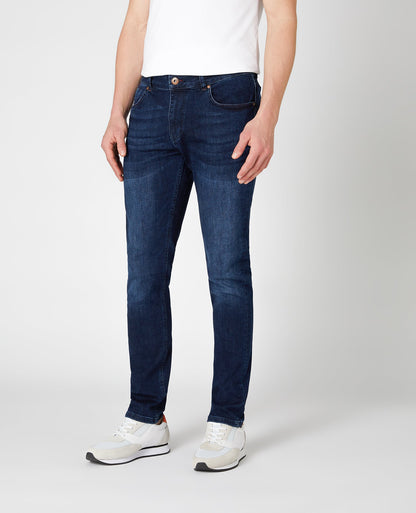 Man wearing a blue X-Slim Fit Cotton-Stretch Jean