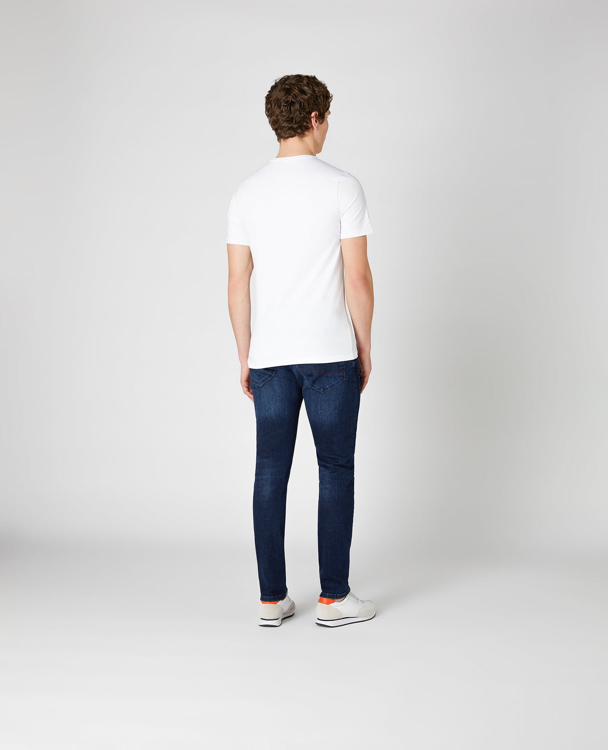 Man wearing a blue X-Slim Fit Cotton-Stretch Jean