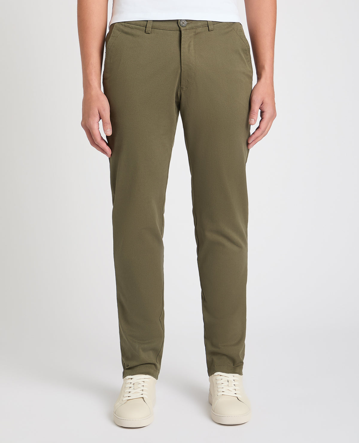 Man wearing a green chino