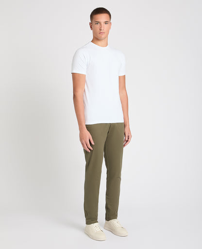 Man wearing a green chino