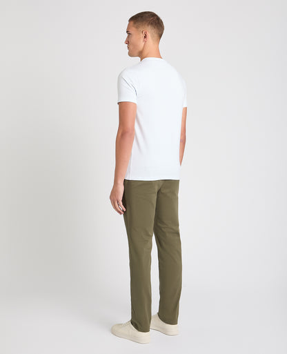 Man wearing a green chino