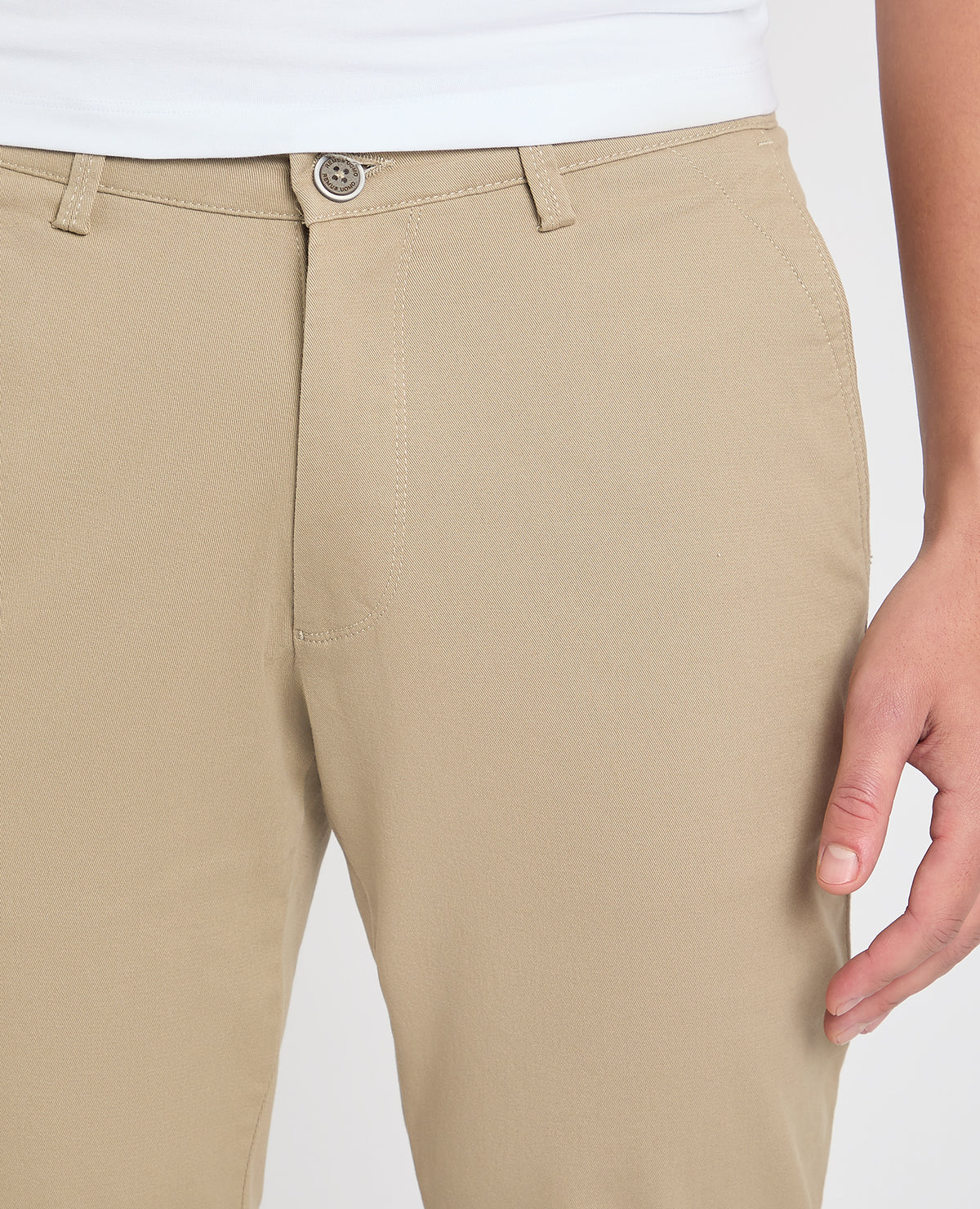 Man wearing a stone chino