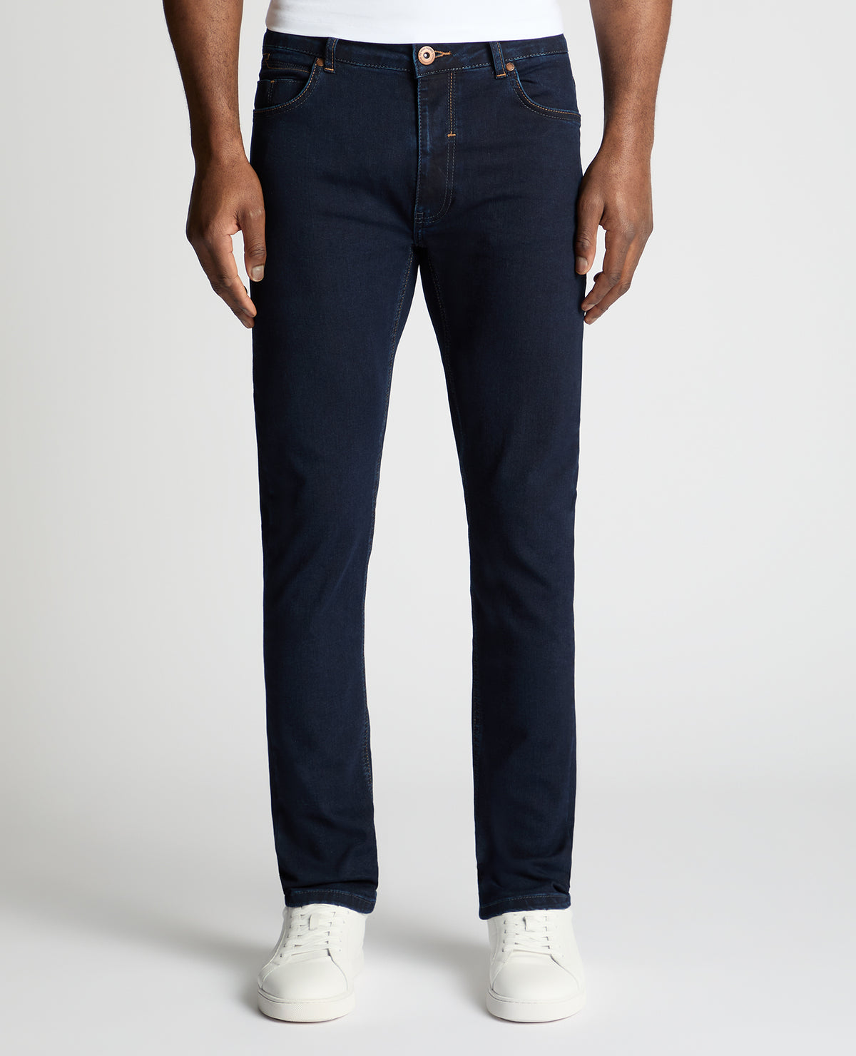 Man wearing a navy jean