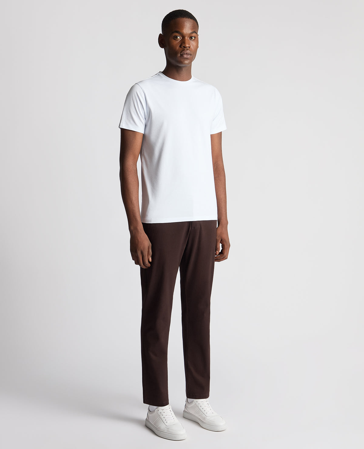 Man wearing a brown Straight Leg Cotton-Stretch Washed Chino