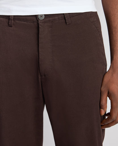 Man wearing a brown Straight Leg Cotton-Stretch Washed Chino