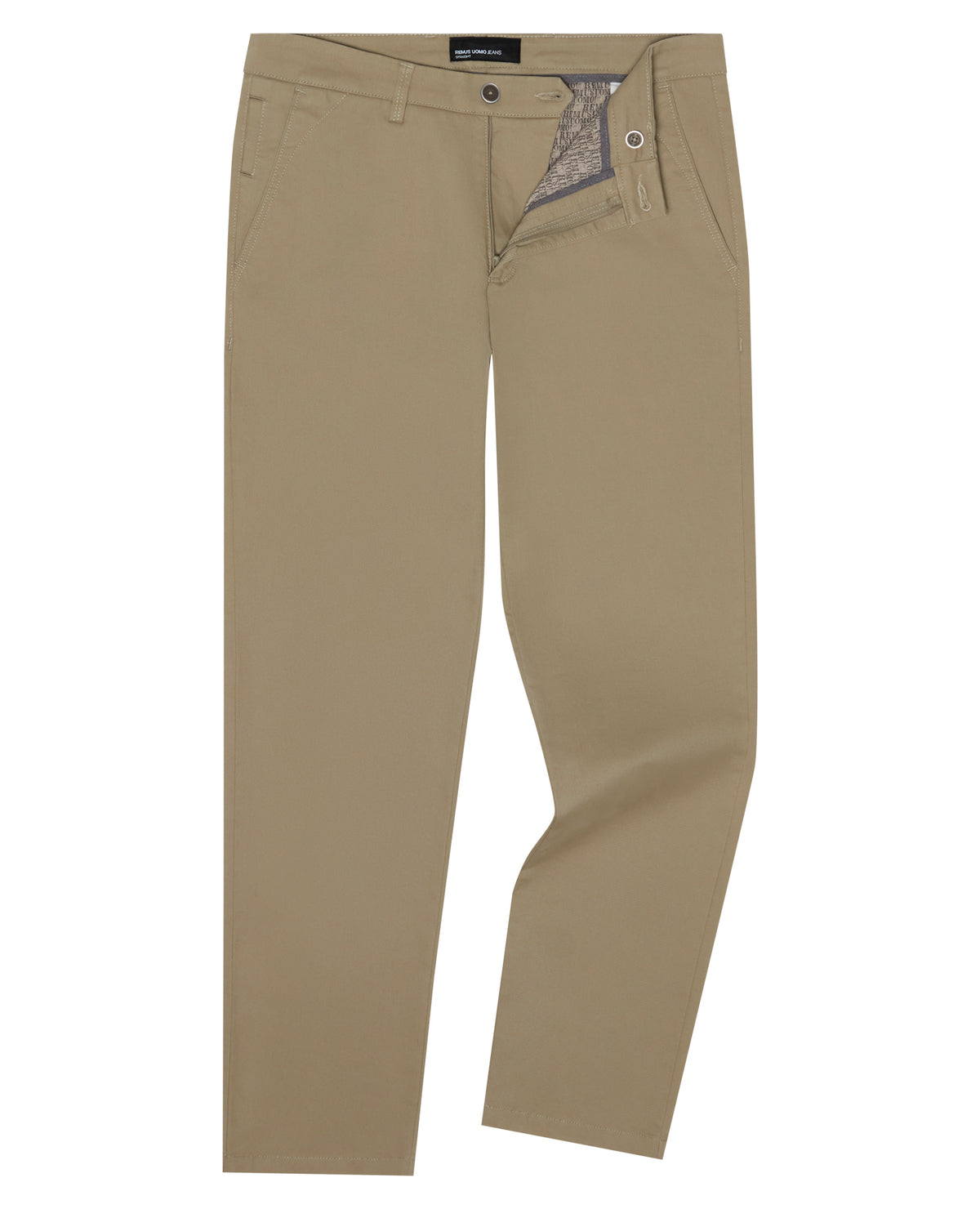 Man wearing a stone chino