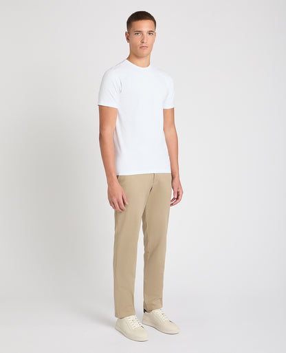 Man wearing a stone chino