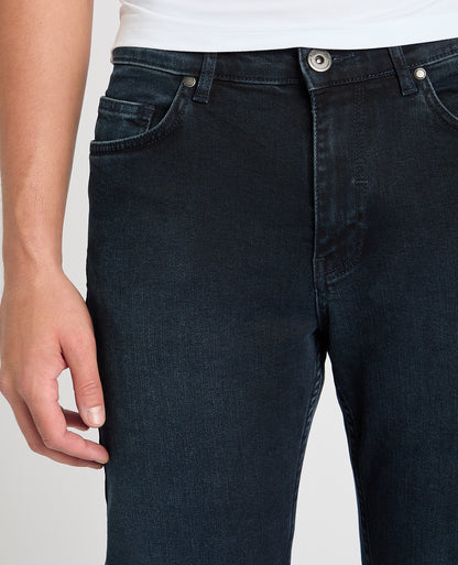 Man wearing a navy jean