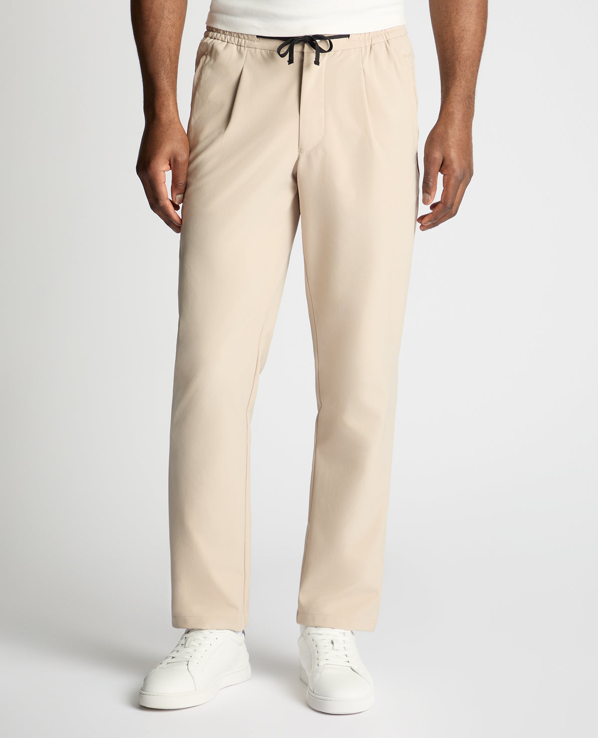 Man wearing a stone chino