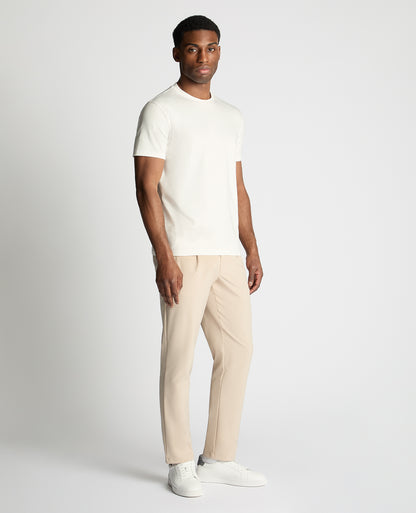 Man wearing a stone chino