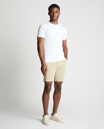 Man wearing a stone chino