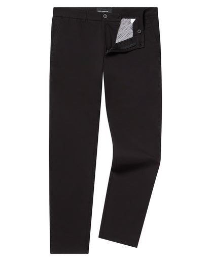 Man wearing a Black chino