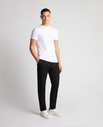Man wearing a Black chino