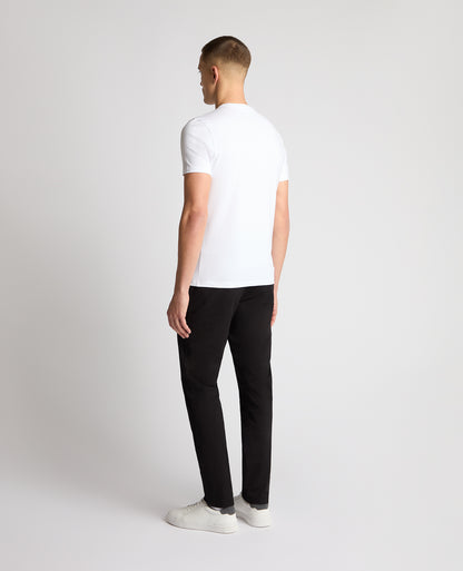 Man wearing a Black chino