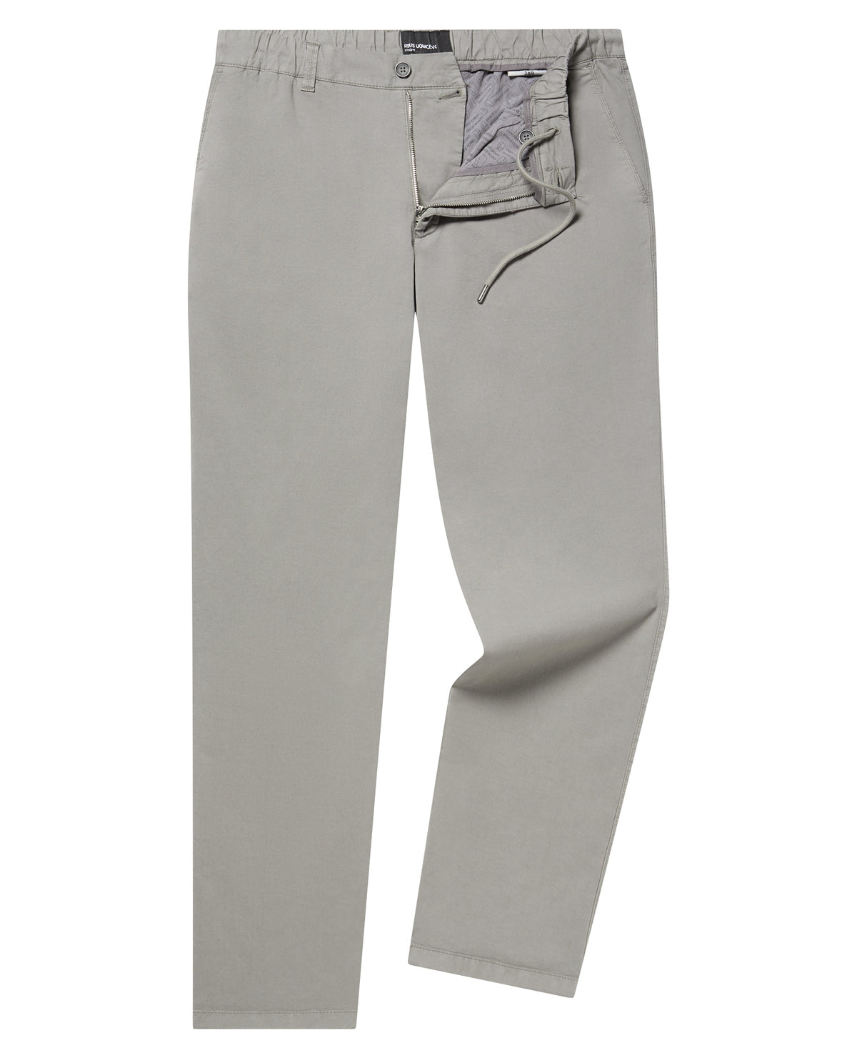 Man wearing a Grey chino