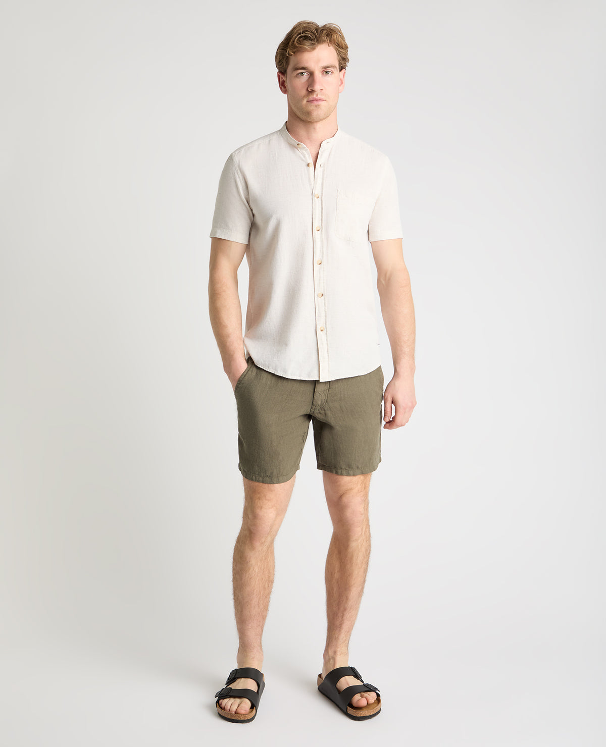 Man wearing a green chino