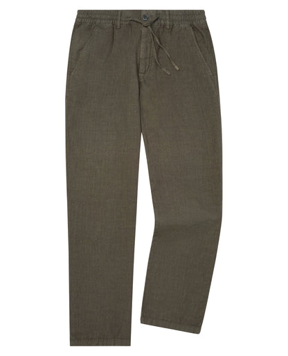 Man wearing a green chino