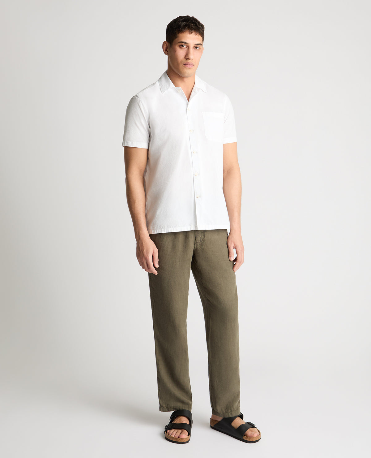 Man wearing a green chino