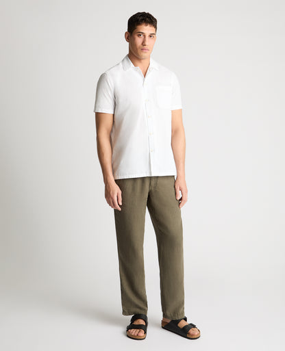 Man wearing a green chino
