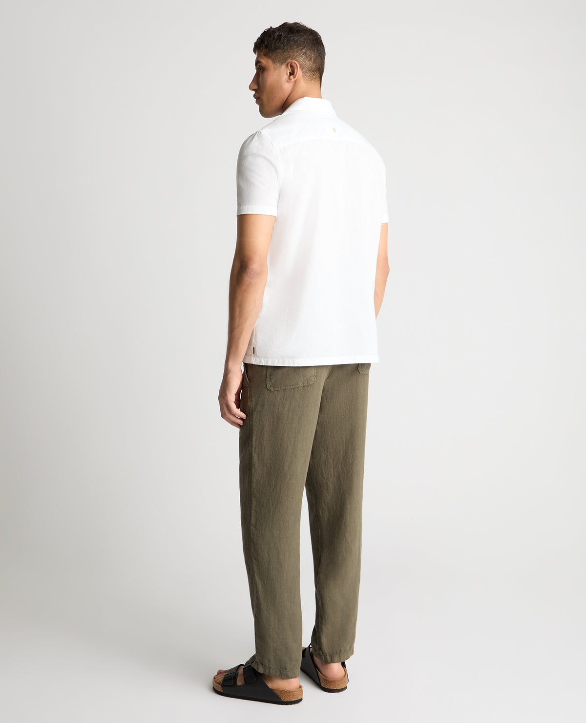 Man wearing a green chino