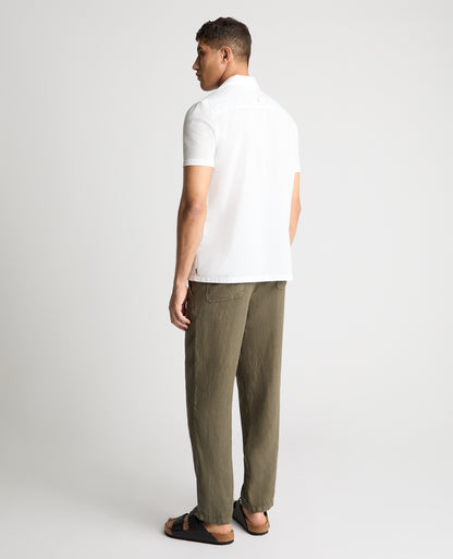 Man wearing a green chino