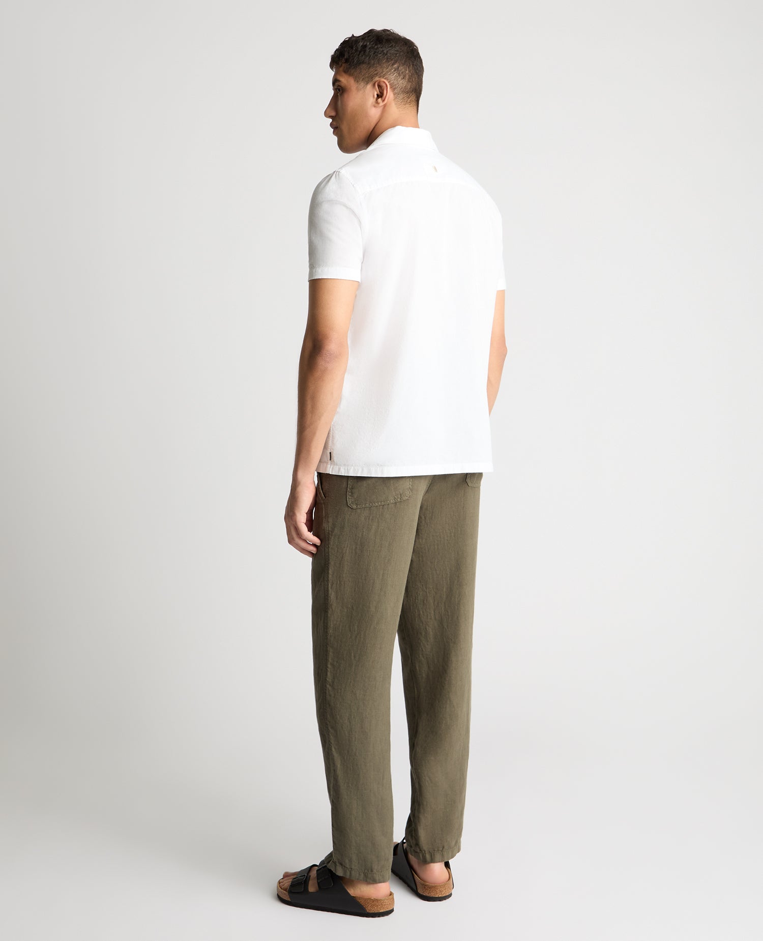 Man wearing a green chino