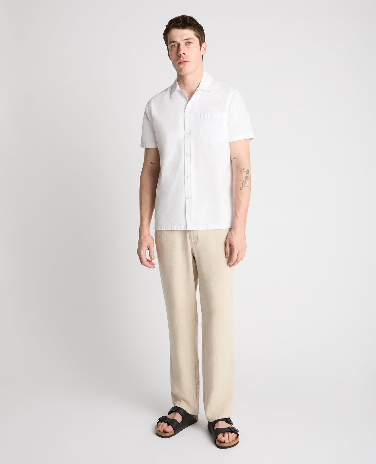 Man wearing a cream chino