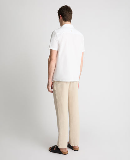 Man wearing a cream chino