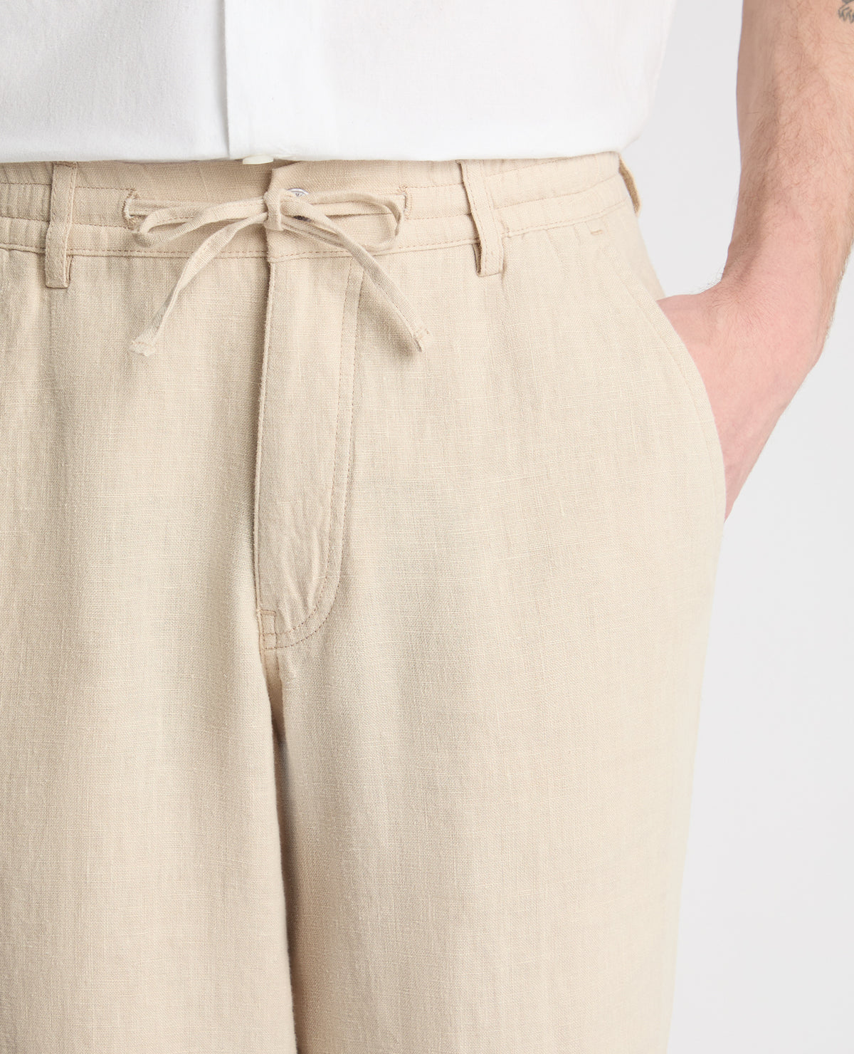 Man wearing a cream chino