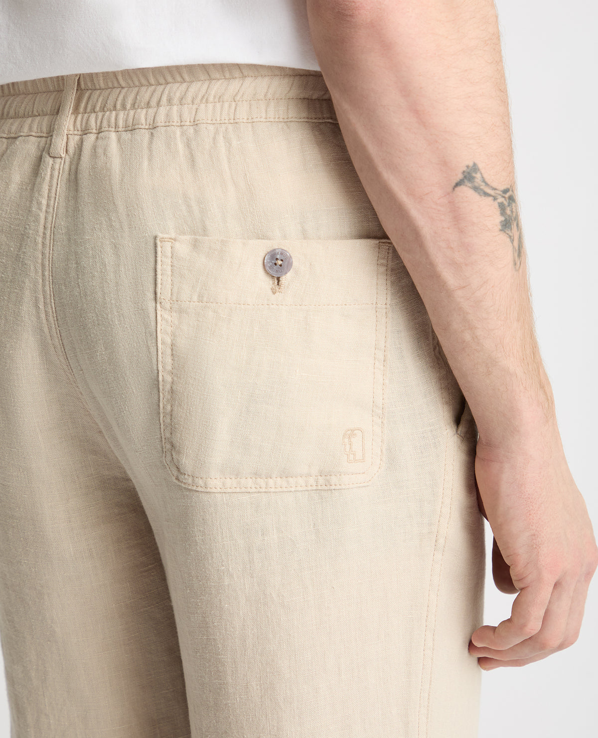 Man wearing a cream chino