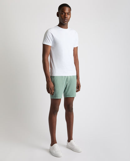 Man wearing a green Slim Fit Cotton-Linen Shorts