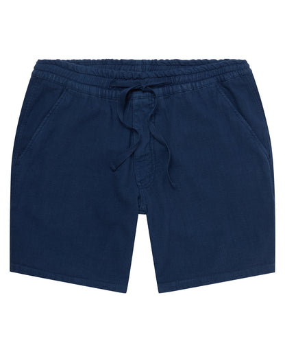 Man wearing a blue Slim Fit Cotton-Linen Shorts