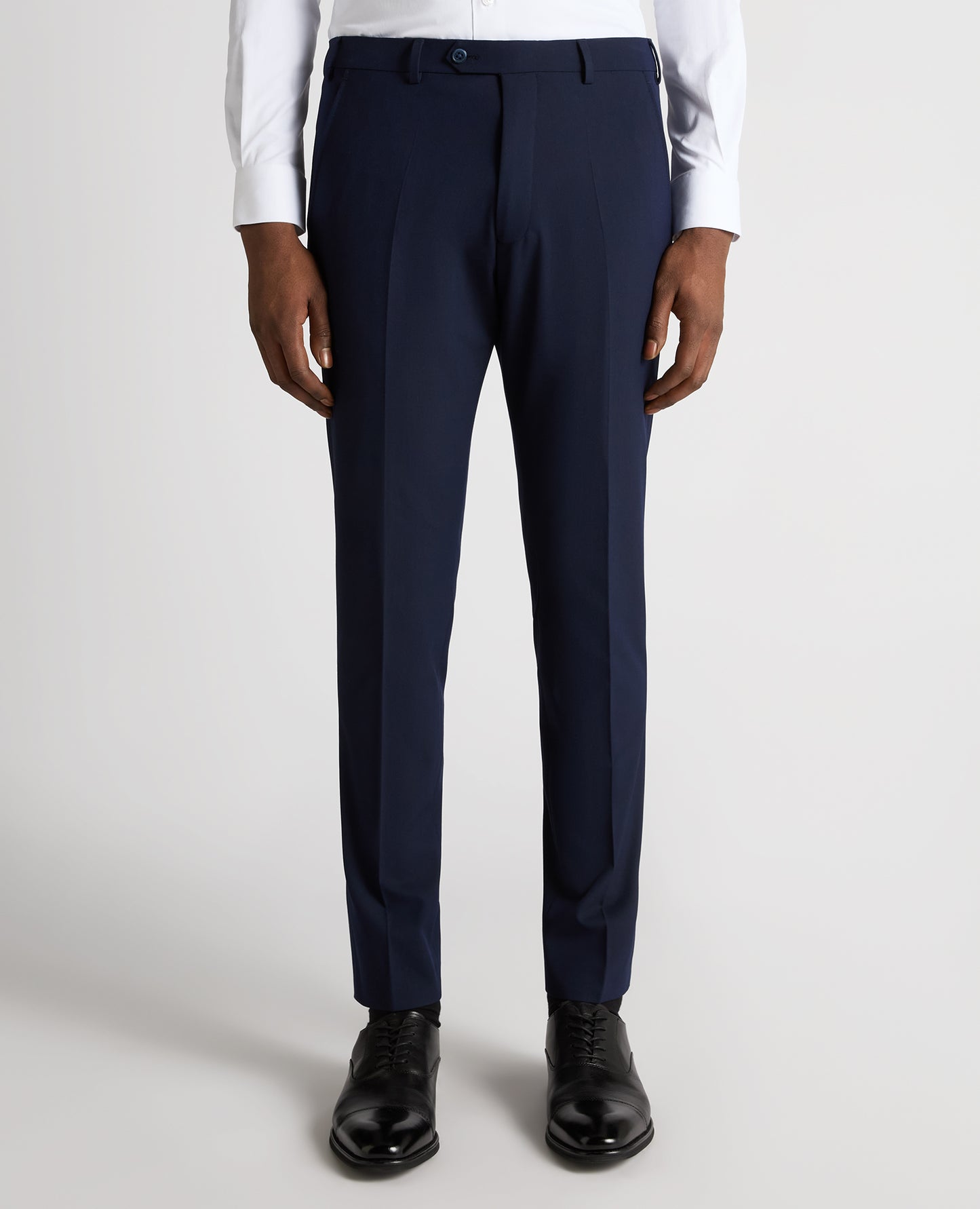 Man wearing a navy trouser