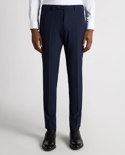 Man wearing a navy trouser