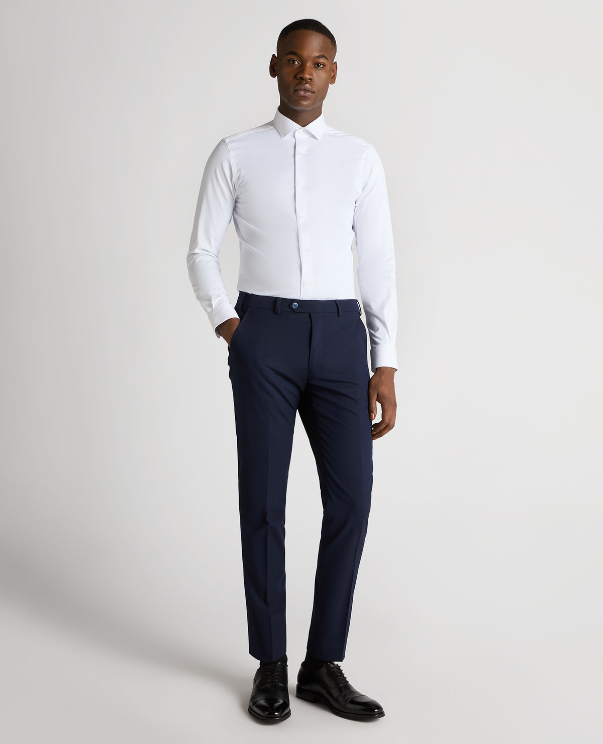 Man wearing a navy trouser