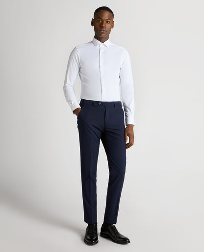 Man wearing a navy trouser