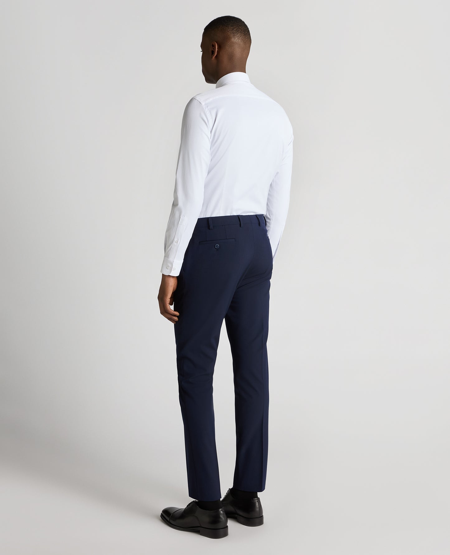 Man wearing a navy trouser