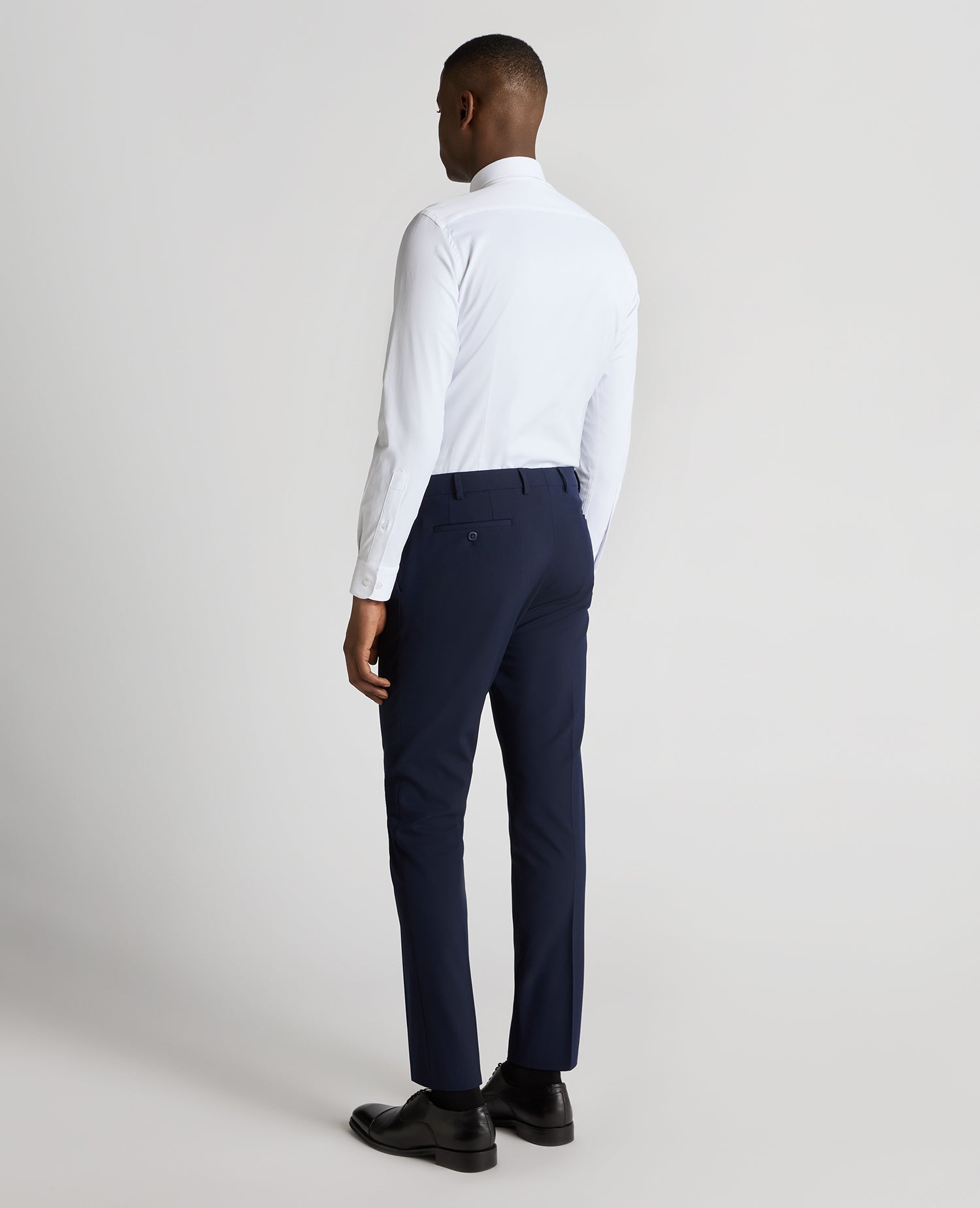 Man wearing a navy trouser