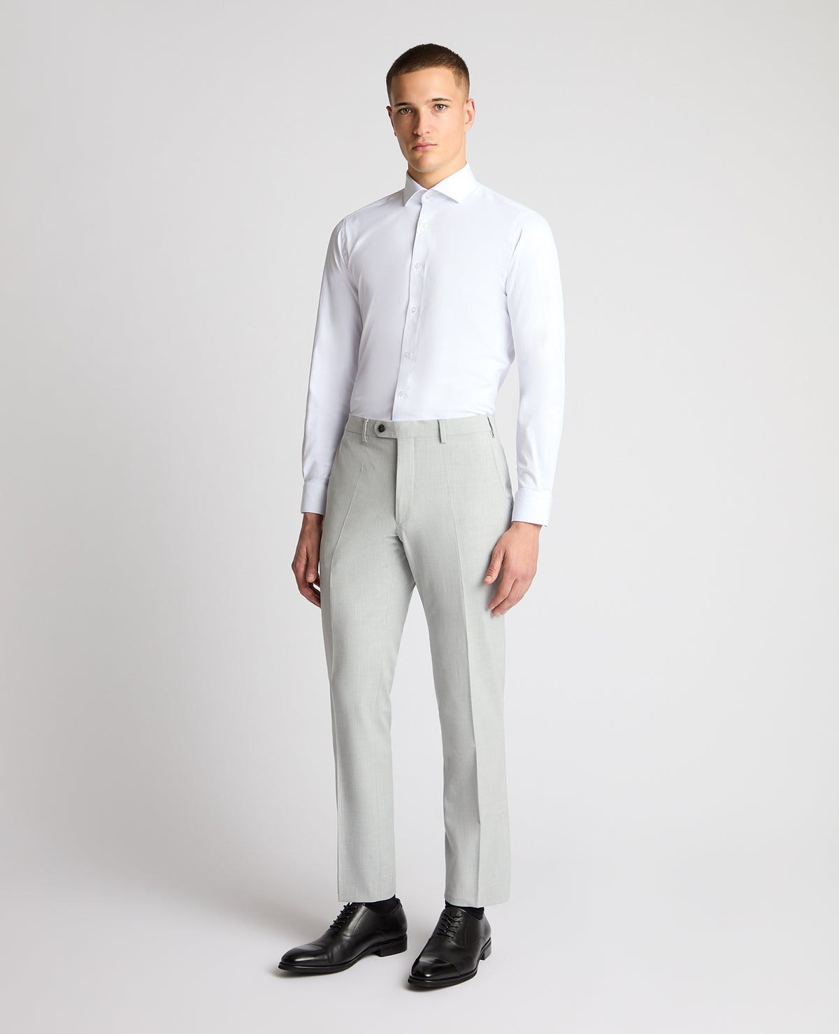 Man wearing a Grey trouser