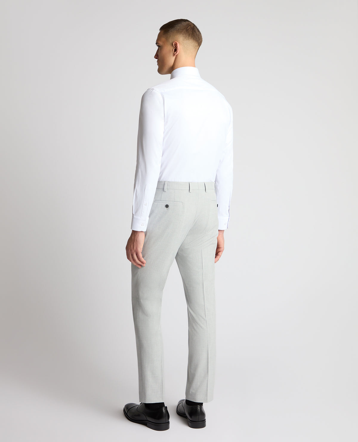 Man wearing a Grey trouser