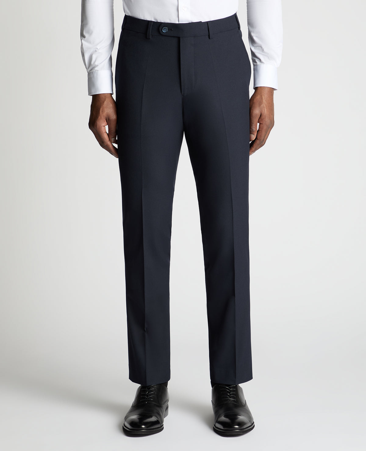 Man wearing a navy trouser