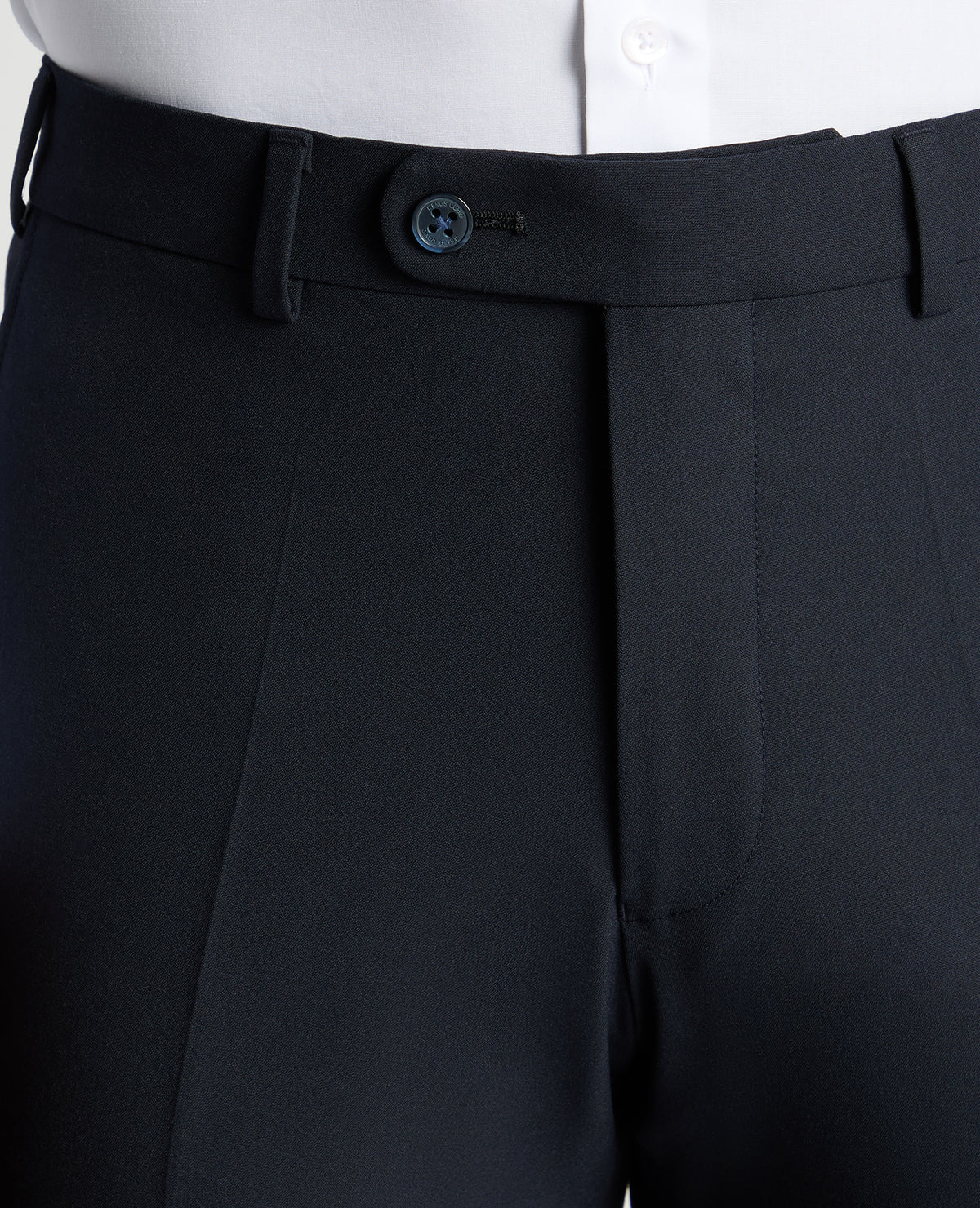 Man wearing a navy trouser