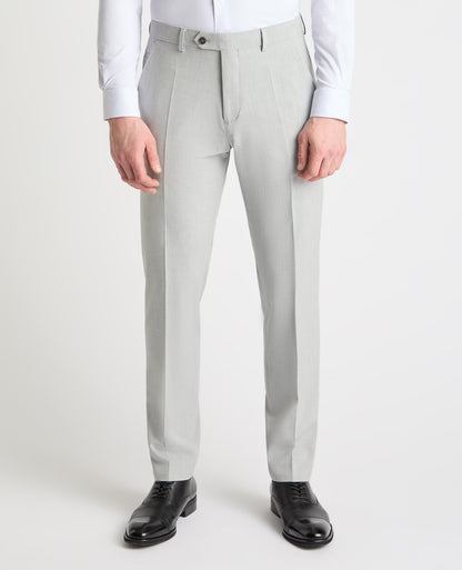 Man wearing a Grey trouser