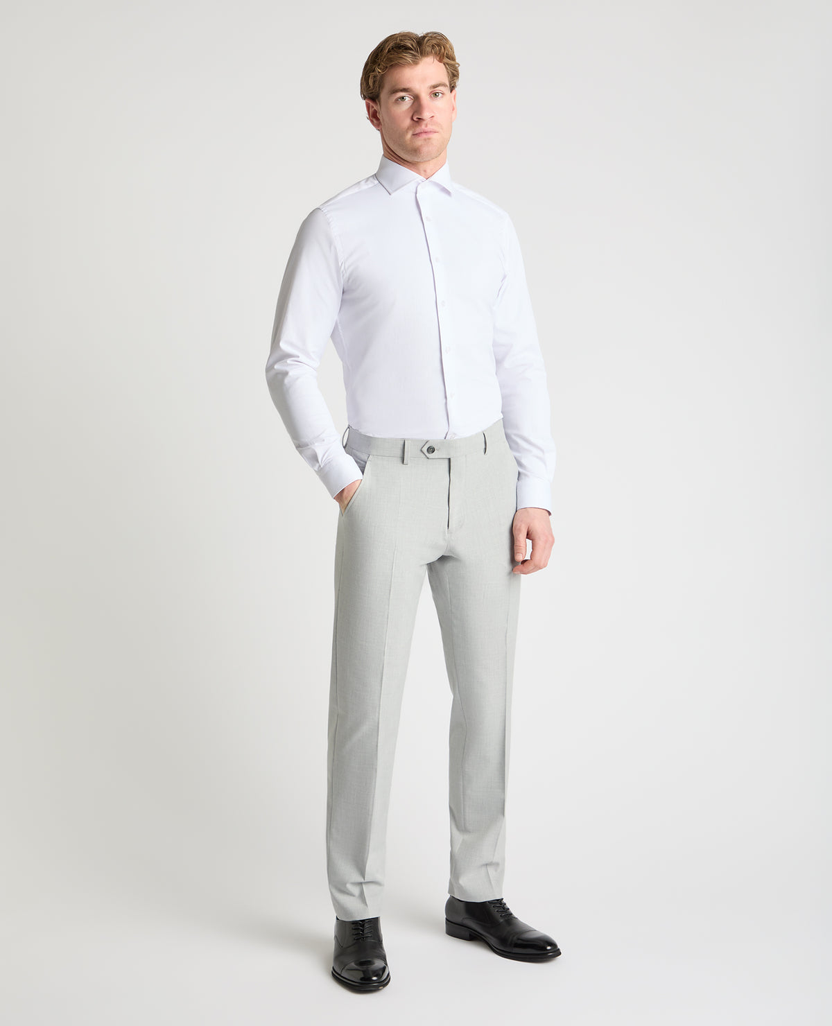 Man wearing a Grey trouser