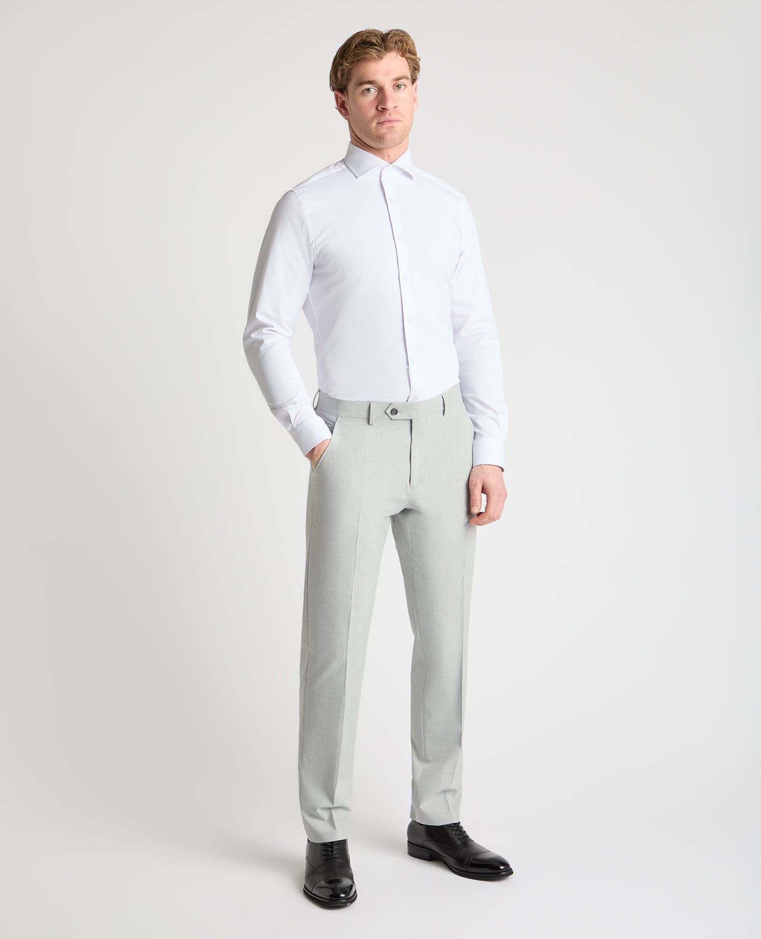 Man wearing a Grey trouser
