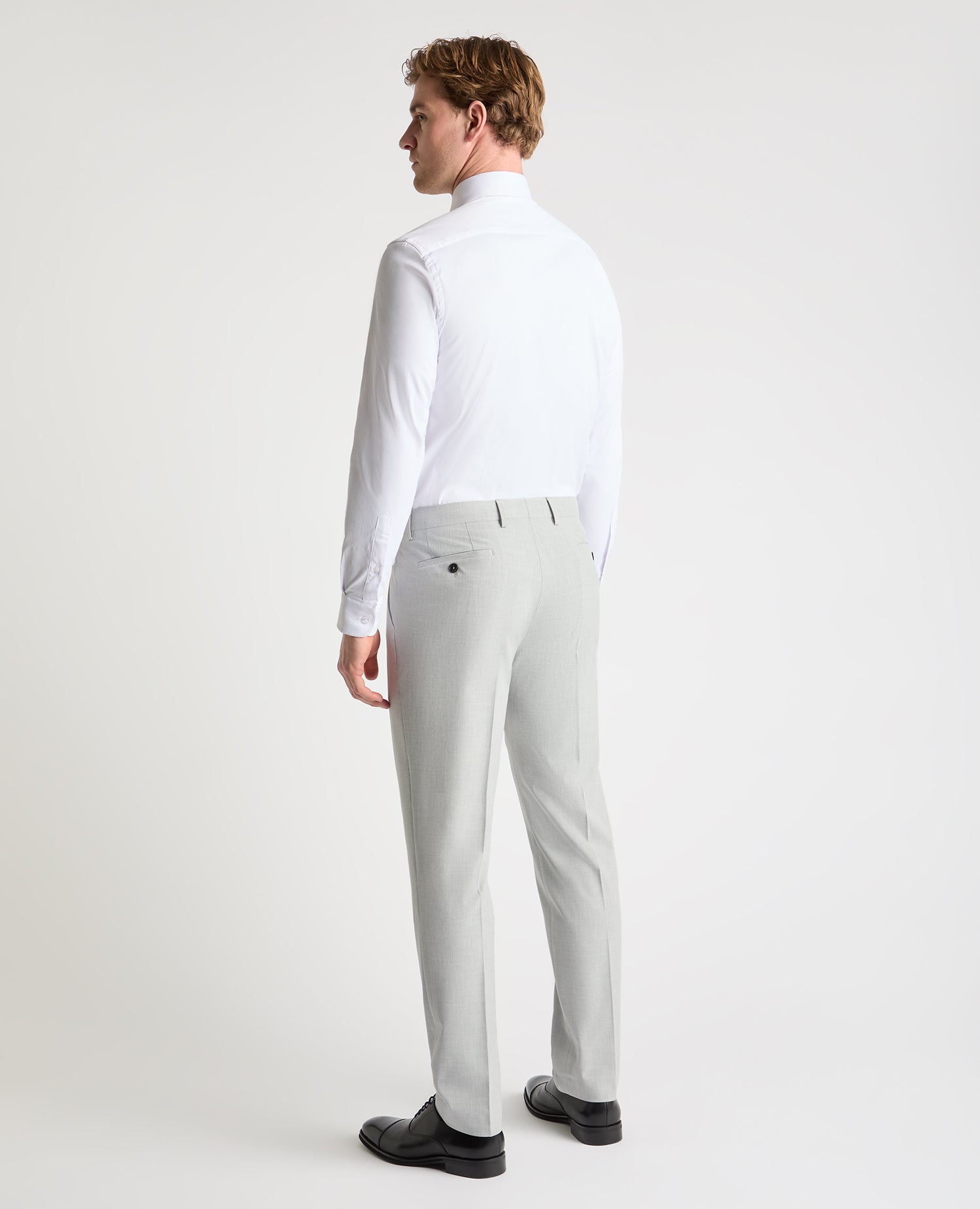 Man wearing a Grey trouser